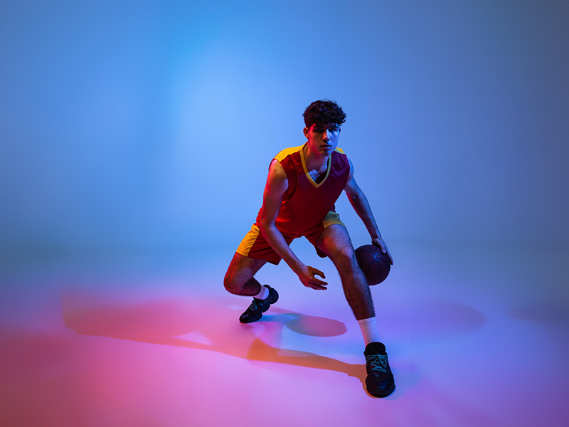 湖记：老詹在伤缺时会观察球队表现，如果无法赢球，他可能会选择离开